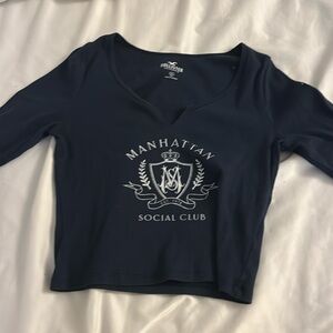 Long sleeve shirt with manhattan design